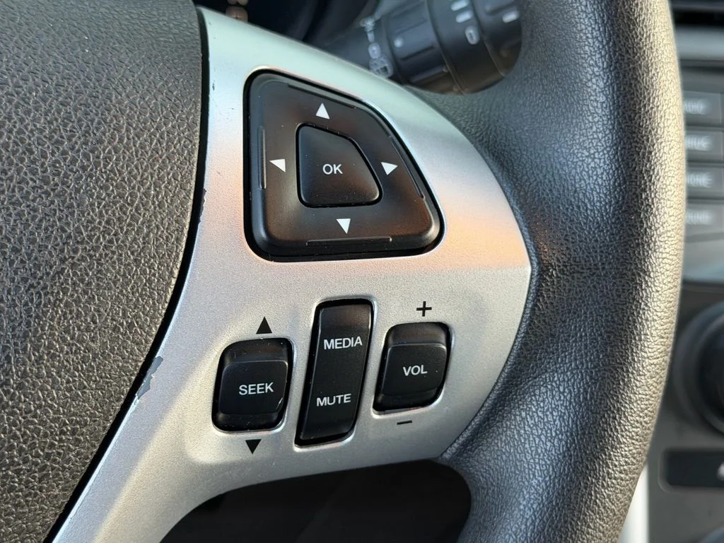 Used 2011 White Suede Ford SE image 23