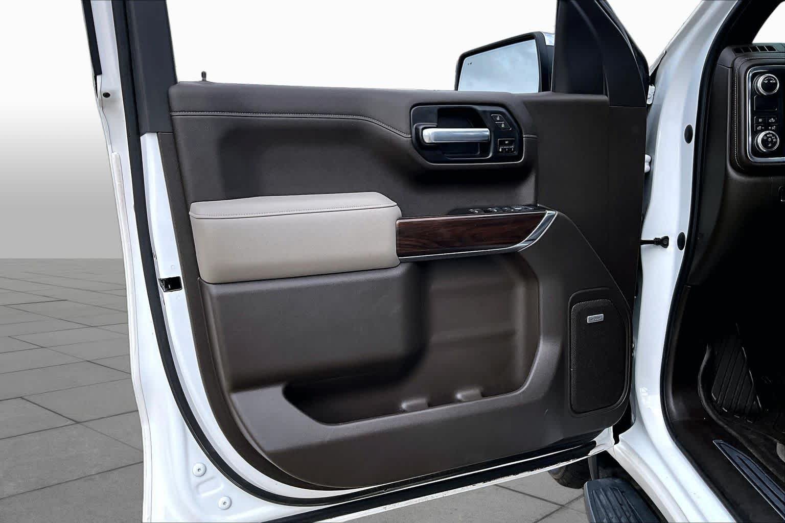 Used 2020 White Frost Tricoat GMC SLT image 22