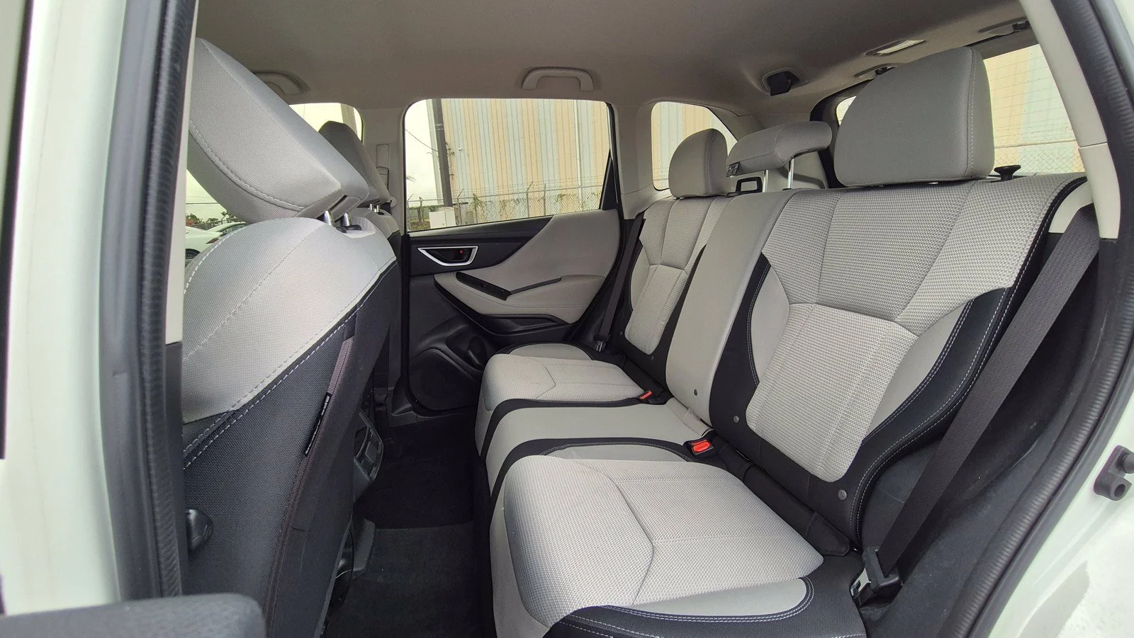 Used 2022 1M5K/WHITE Subaru BASE image 13