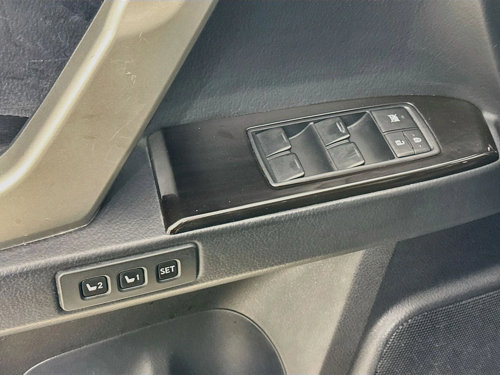 Used 2014 Black Lexus  image 17
