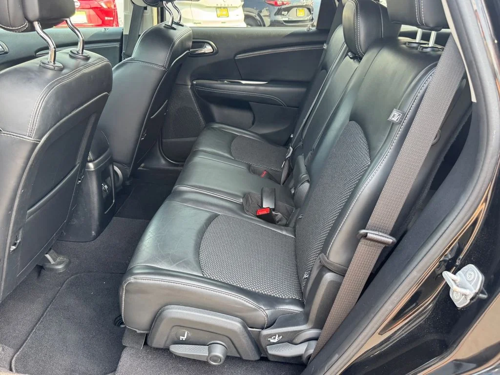 Used 2018 Black Dodge Crossroad image 10