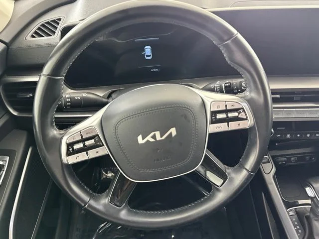 Used 2025 White Kia S image 25