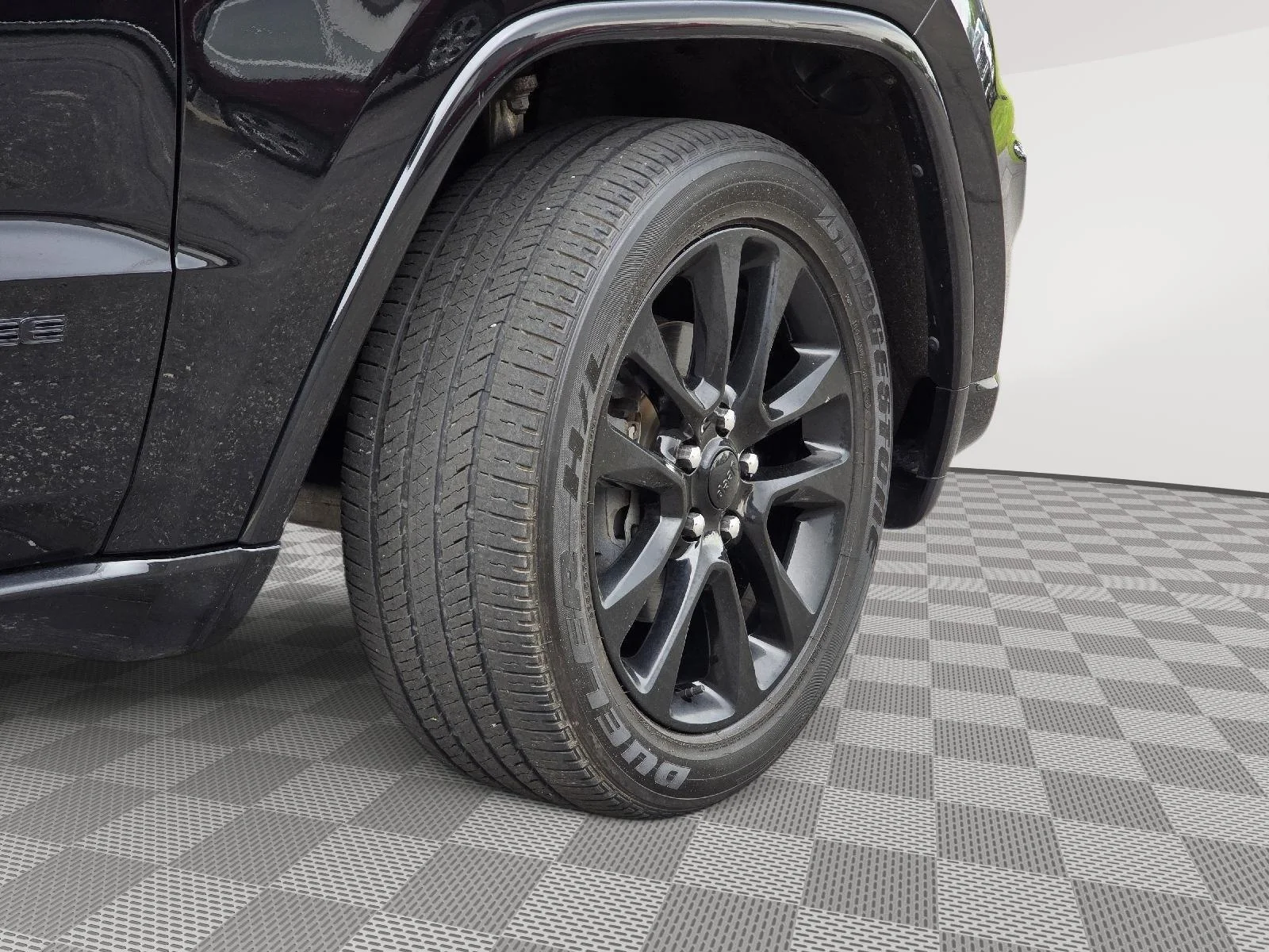 Certified Used 2019 Diamond Black Crystal Pearlcoat Jeep Altitude image 11