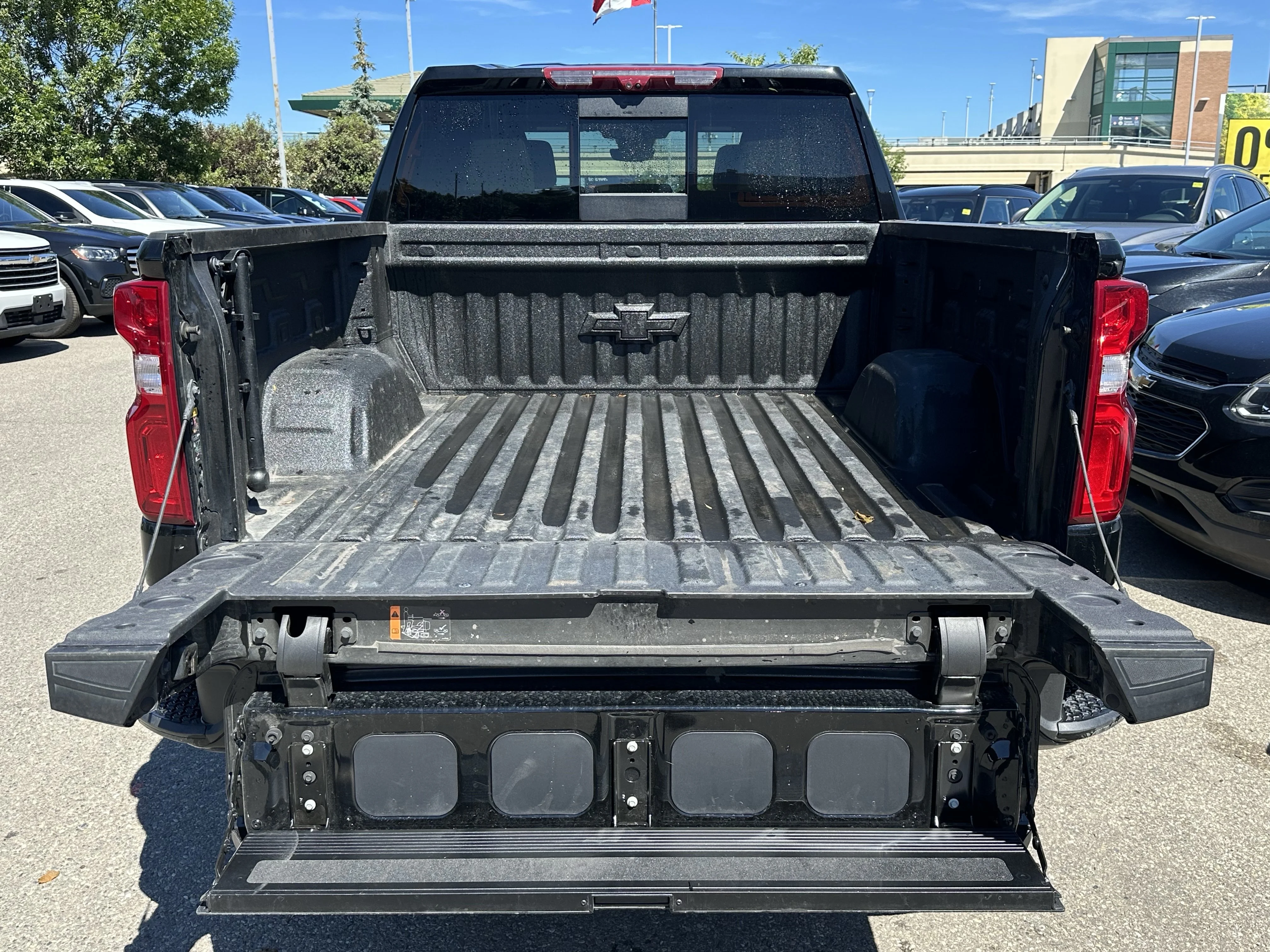 Certified Used 2025  Chevrolet ZR2 image 9