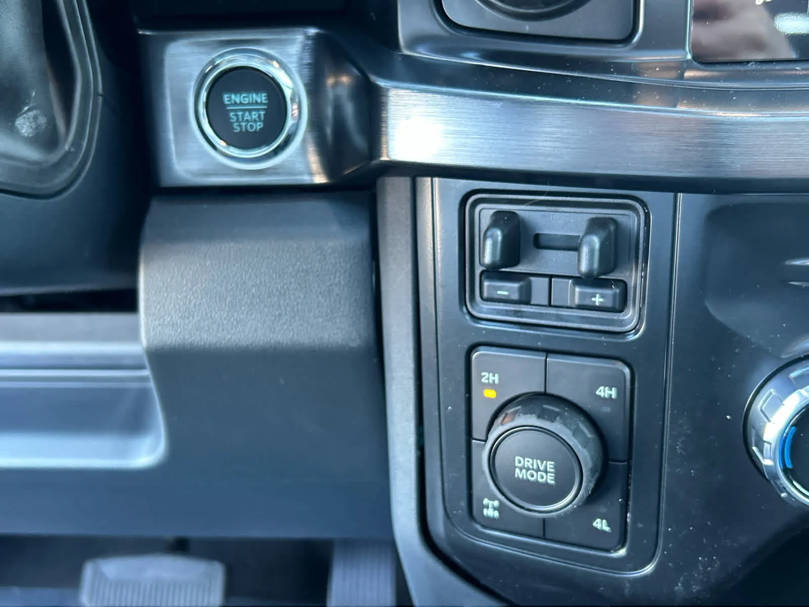 New 2026 Avalanche Ford LARIAT image 34