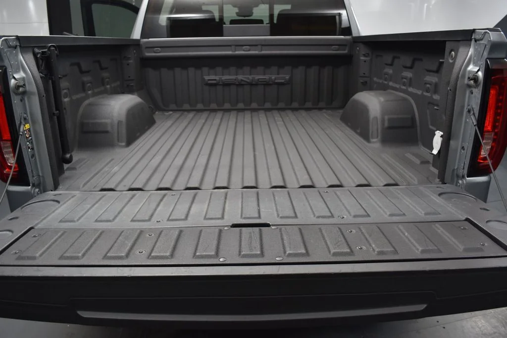 Used 2024 Silver GMC Denali image 24