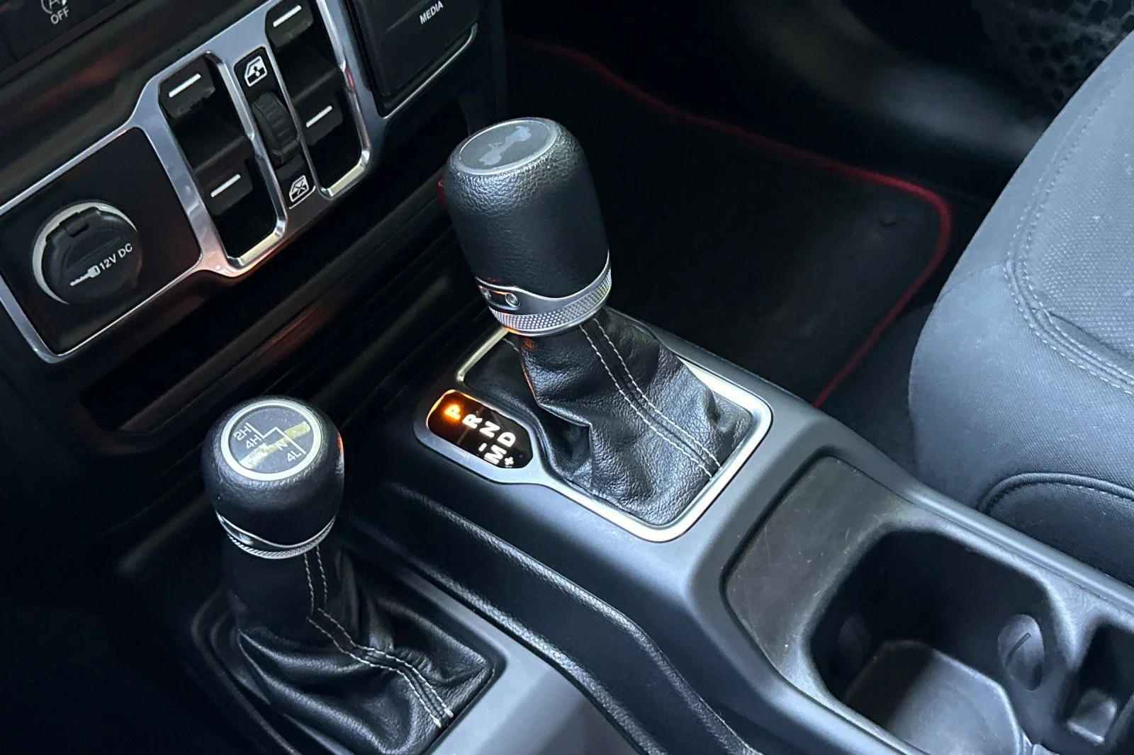 2020 Jeep Wrangler Unlimited Sahara - Photo 18