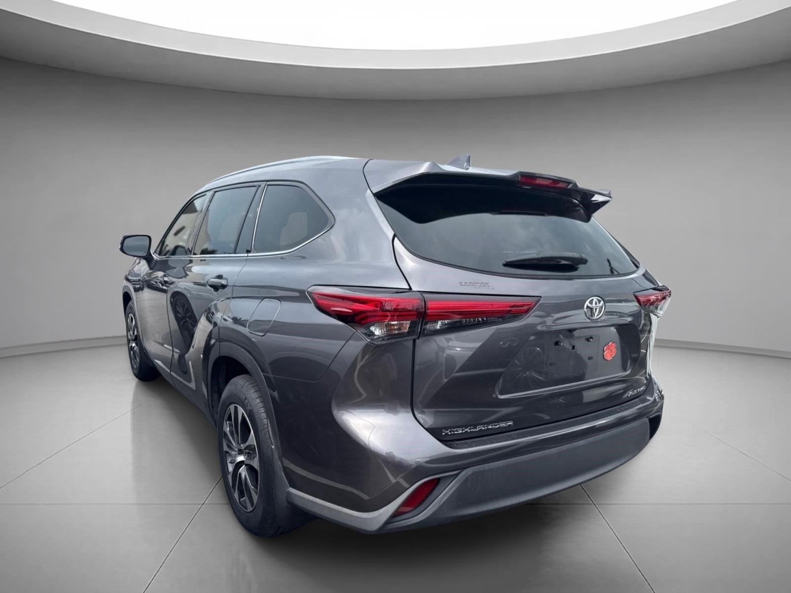 Used 2021 Magnetic Gray Metallic Toyota XLE image 9