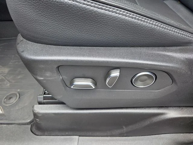 Used 2024 Silver GMC Denali image 5