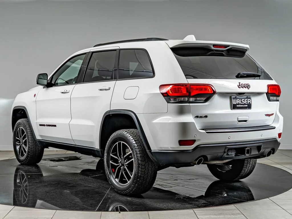 Used 2019 Bright White Clearcoat Jeep Trailhawk image 7