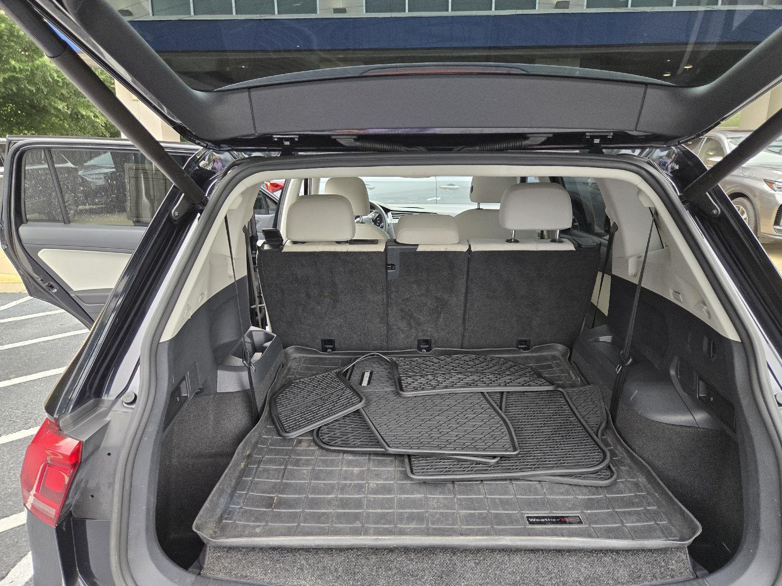 Used 2020 Deep Black Pearl Volkswagen SEL image 18