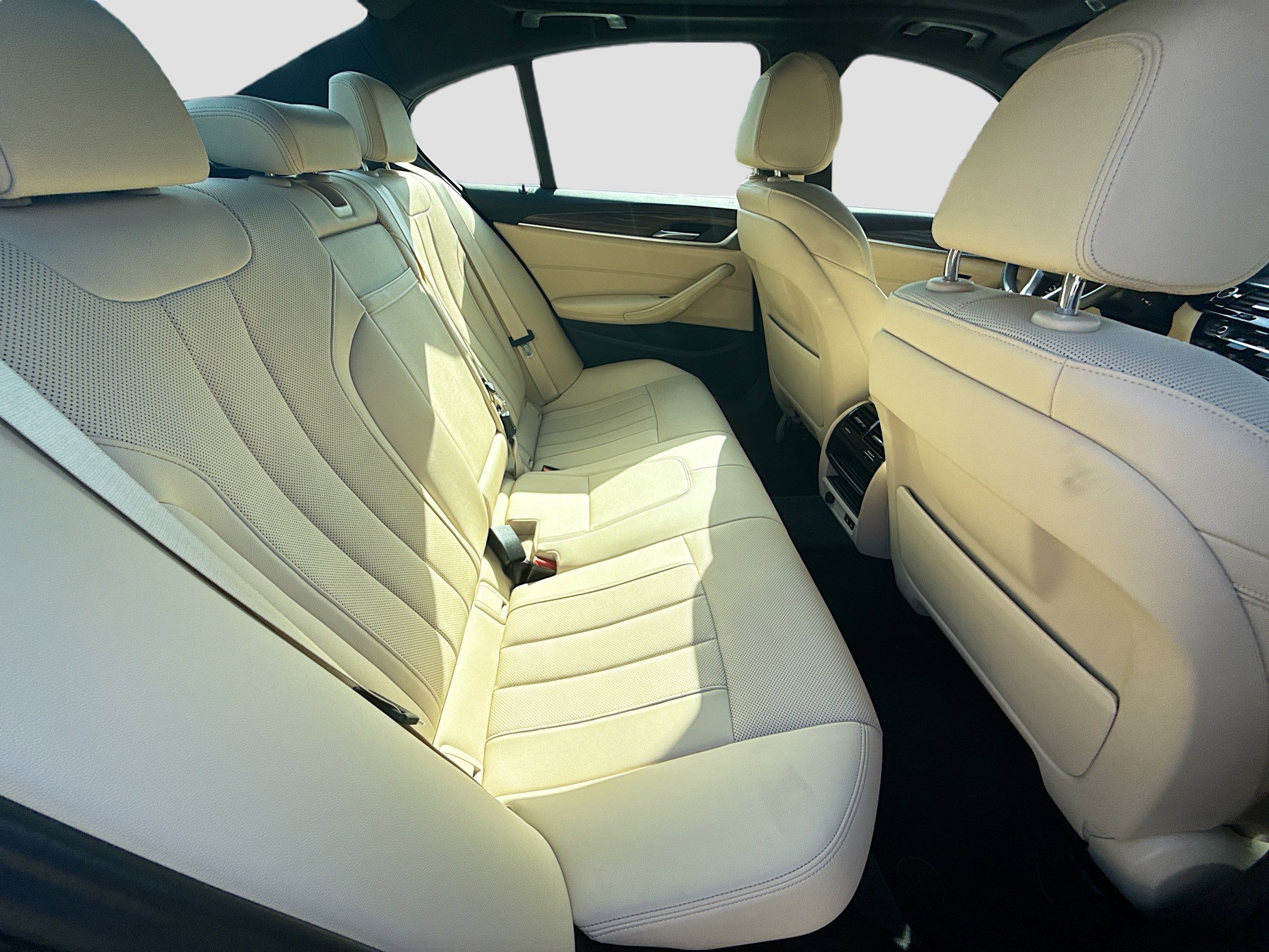 2022 BMW 5 Series 530i - Photo 27