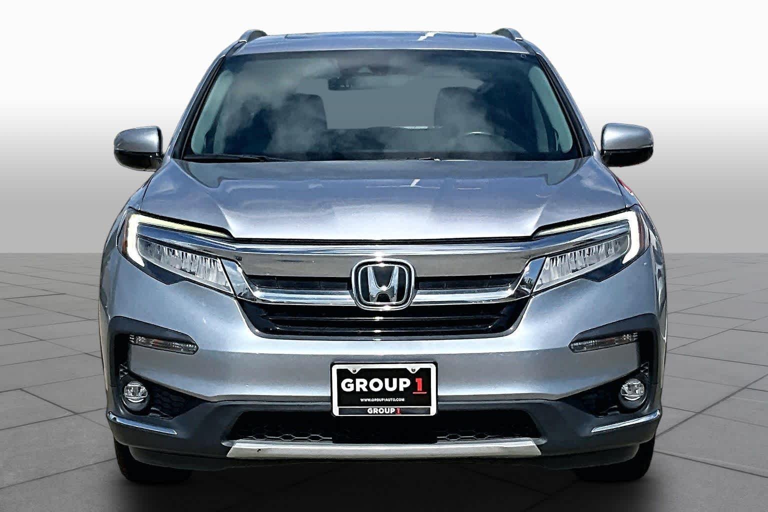 Used 2019 Lunar Silver Metallic Honda Touring 8-Passenger image 4