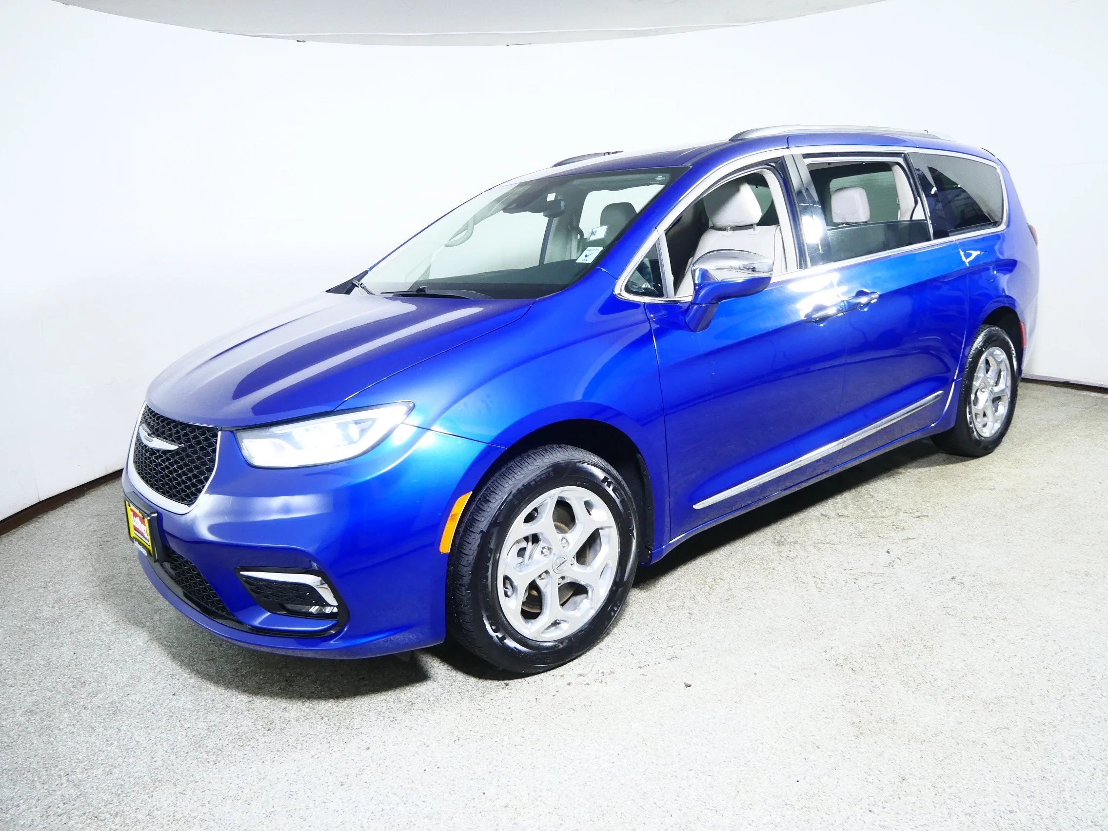 Used 2021 Fathom Blue Pearlcoat Chrysler Limited image 3