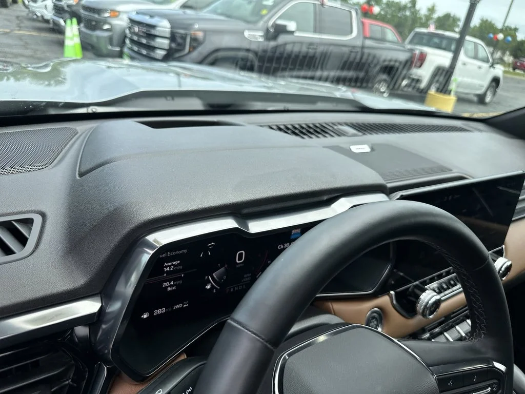 Used 2025 Silver GMC AT4 image 10