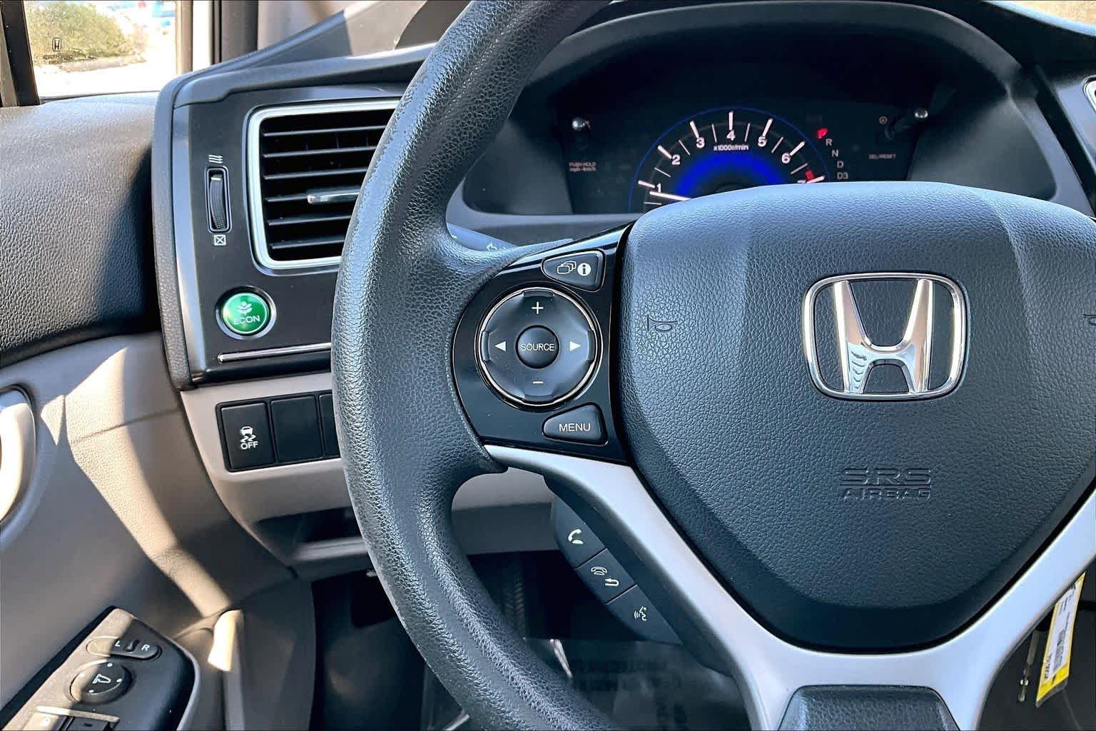 Used 2013 Alabaster Silver Metallic Honda LX image 23