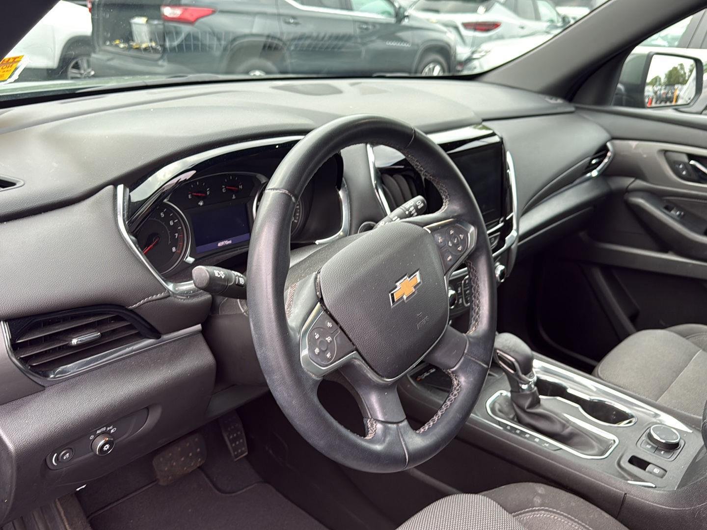 Used 2023 Silver Sage Metallic Chevrolet LT Cloth image 9