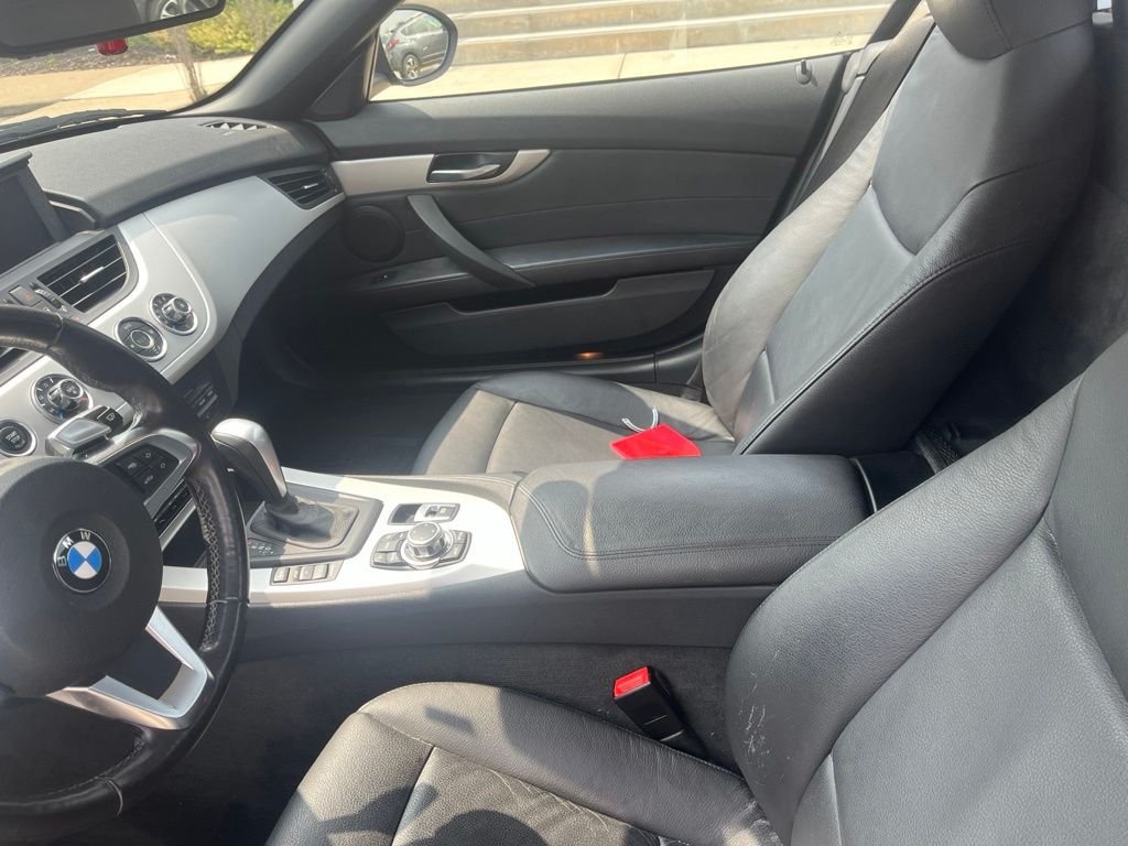 Used 2009 Black BMW sDrive30i image 10