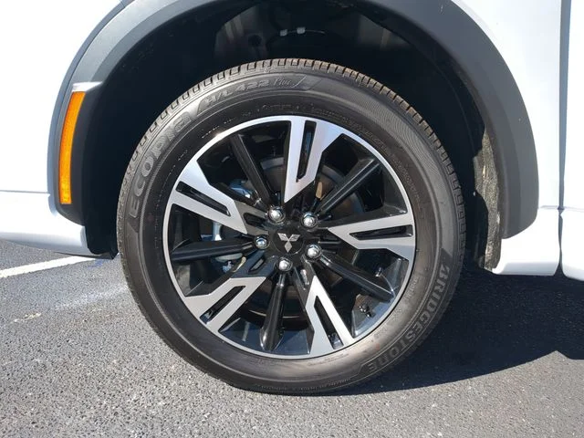 New 2026 White Mitsubishi SEL image 36