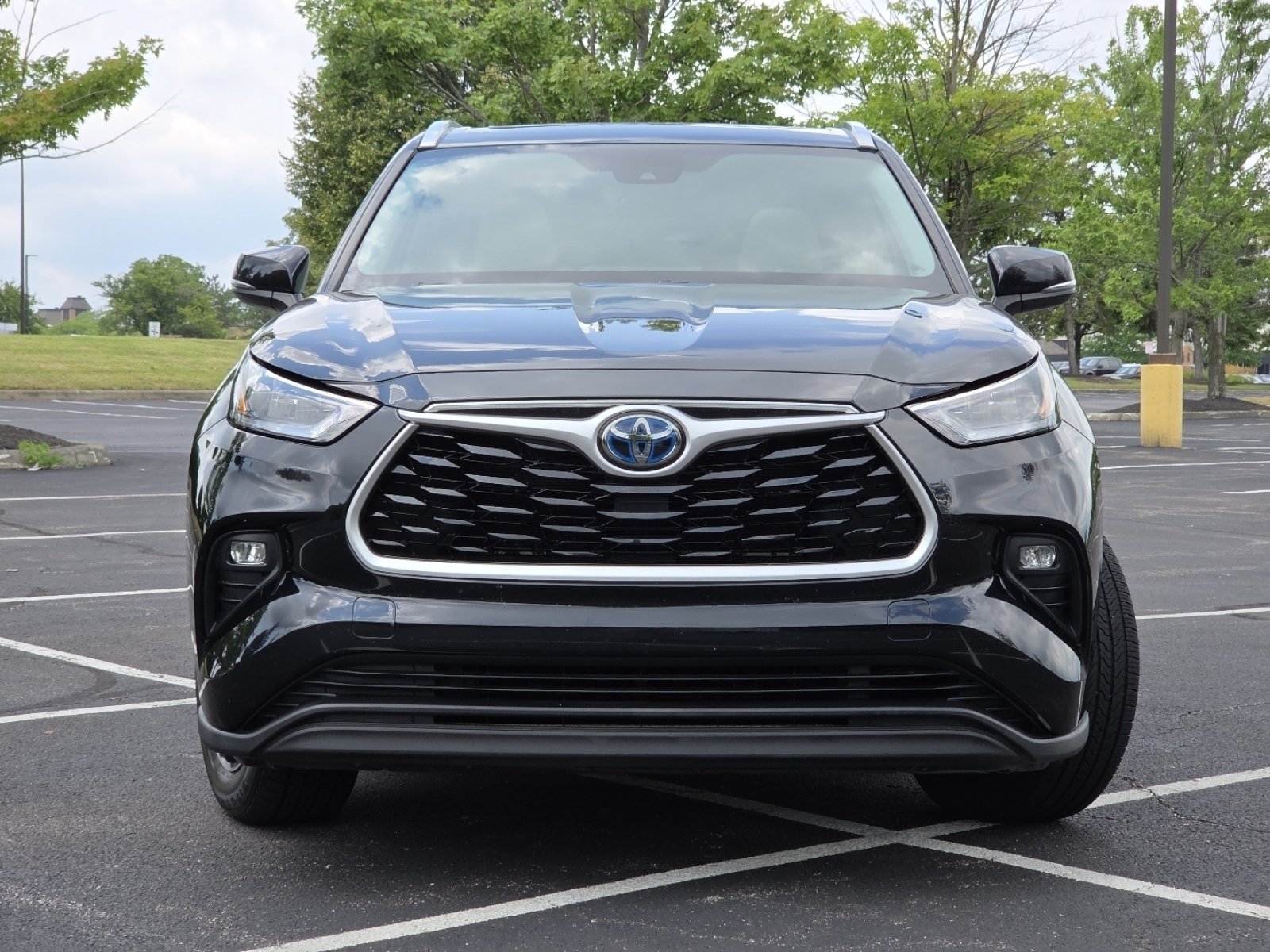 Used 2020 Midnight Black Metallic Toyota XLE image 18