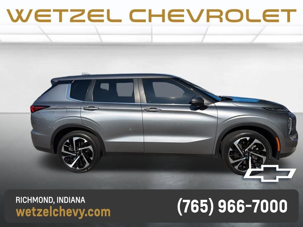 Used 2024  Mitsubishi SE image 5