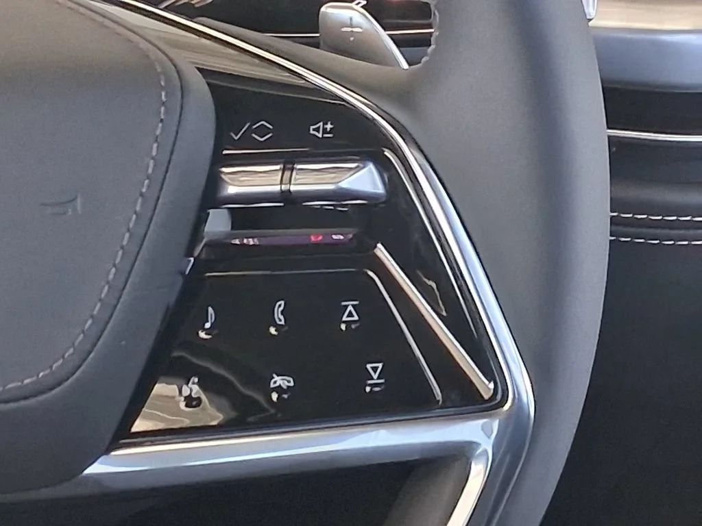 2026 Cadillac Escalade Platinum Sport - Photo 13