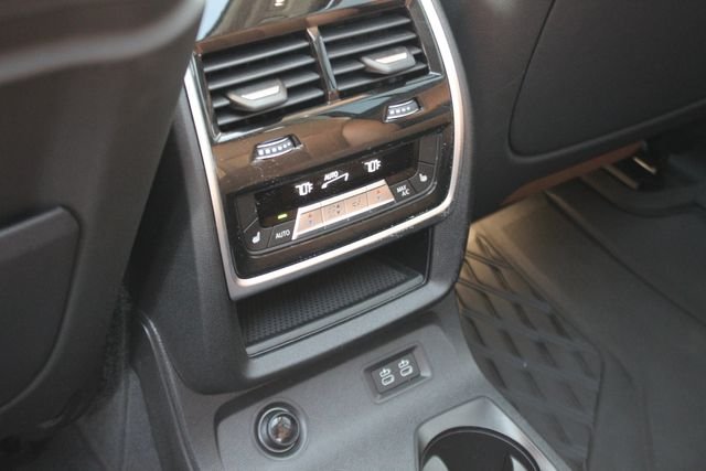 Used 2022 Blue BMW xDrive40i image 26
