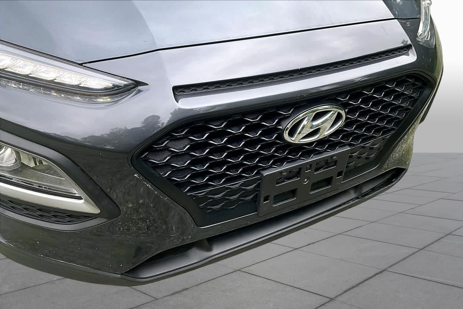 Used 2018 Thunder Gray Hyundai SE image 30