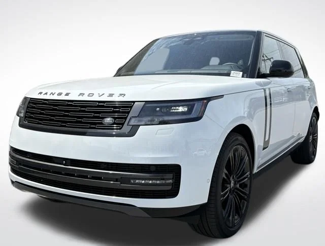 Used 2025 White Land Rover SE image 3