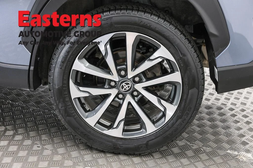 Used 2022 Gray Toyota XLE image 33
