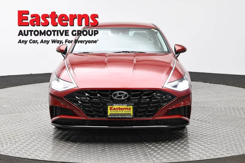 Used 2023 Red Hyundai SEL image 2
