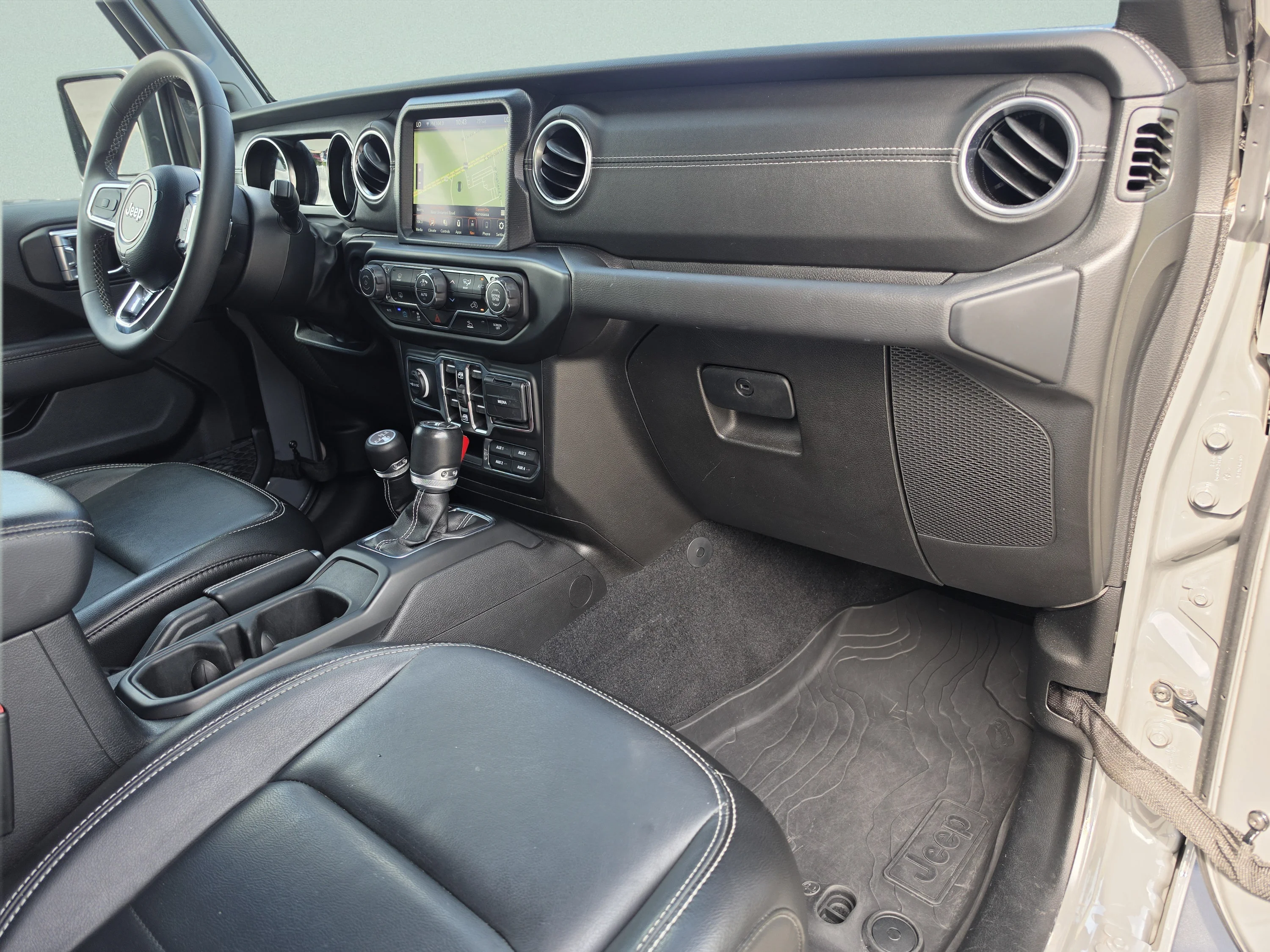 Used 2023 Sting-Gray Clearcoat Jeep Sahara image 19