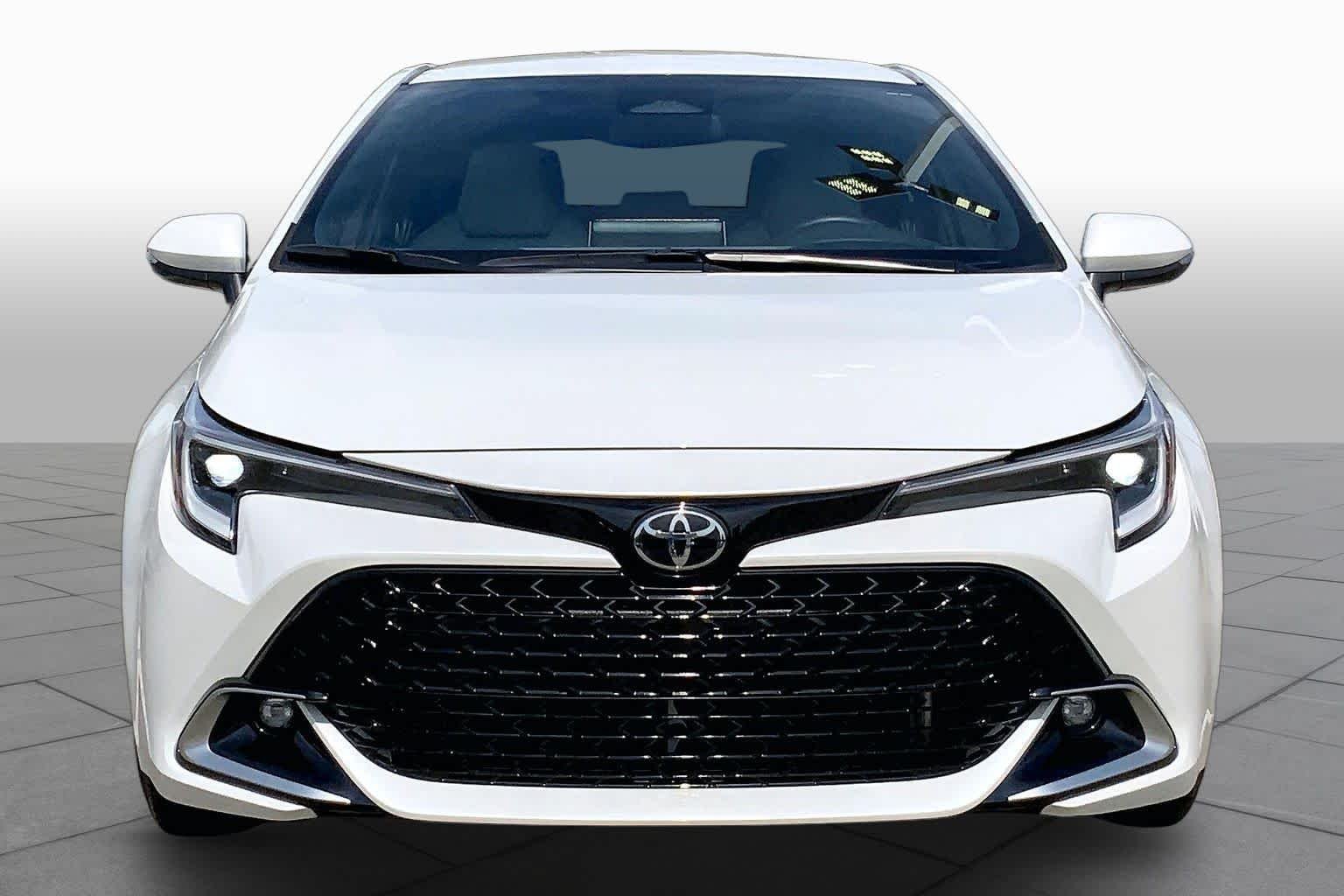 Used 2024 Wind Chill Pearl Toyota XSE image 4