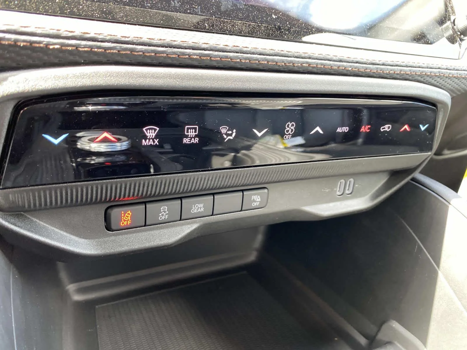 New 2026 Diamond Black Crystal Pearlcoat Jeep Limited image 12