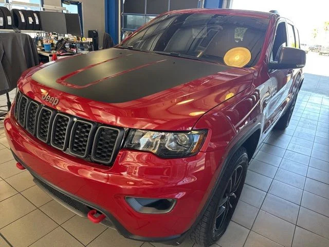 Used 2018 Red Jeep Trailhawk image 2