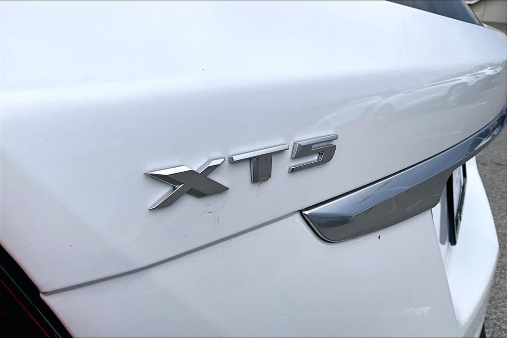 Used 2025 White Cadillac Premium Luxury image 33