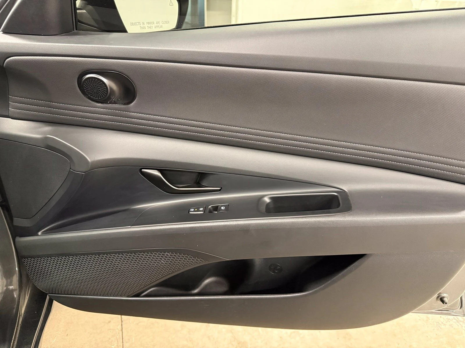 Used 2025 Gray Hyundai SEL Sport image 25