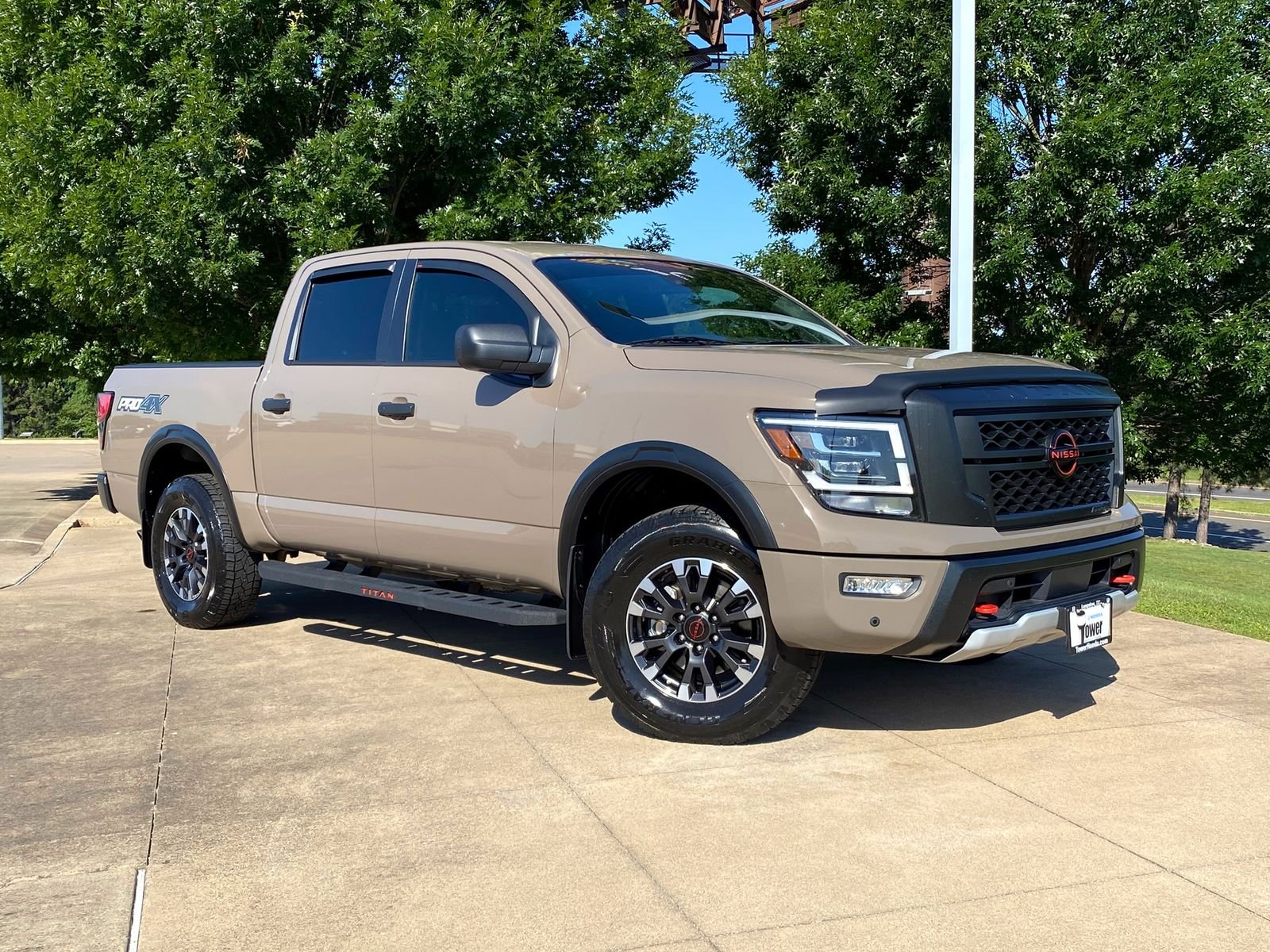 2023 Nissan Titan PRO-4X 4X4 Crew Cab's photo