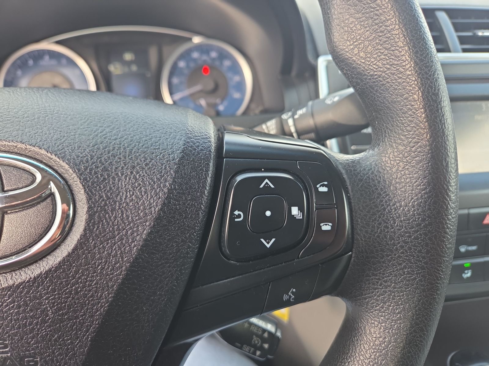 2017 Toyota Camry LE - Photo 41