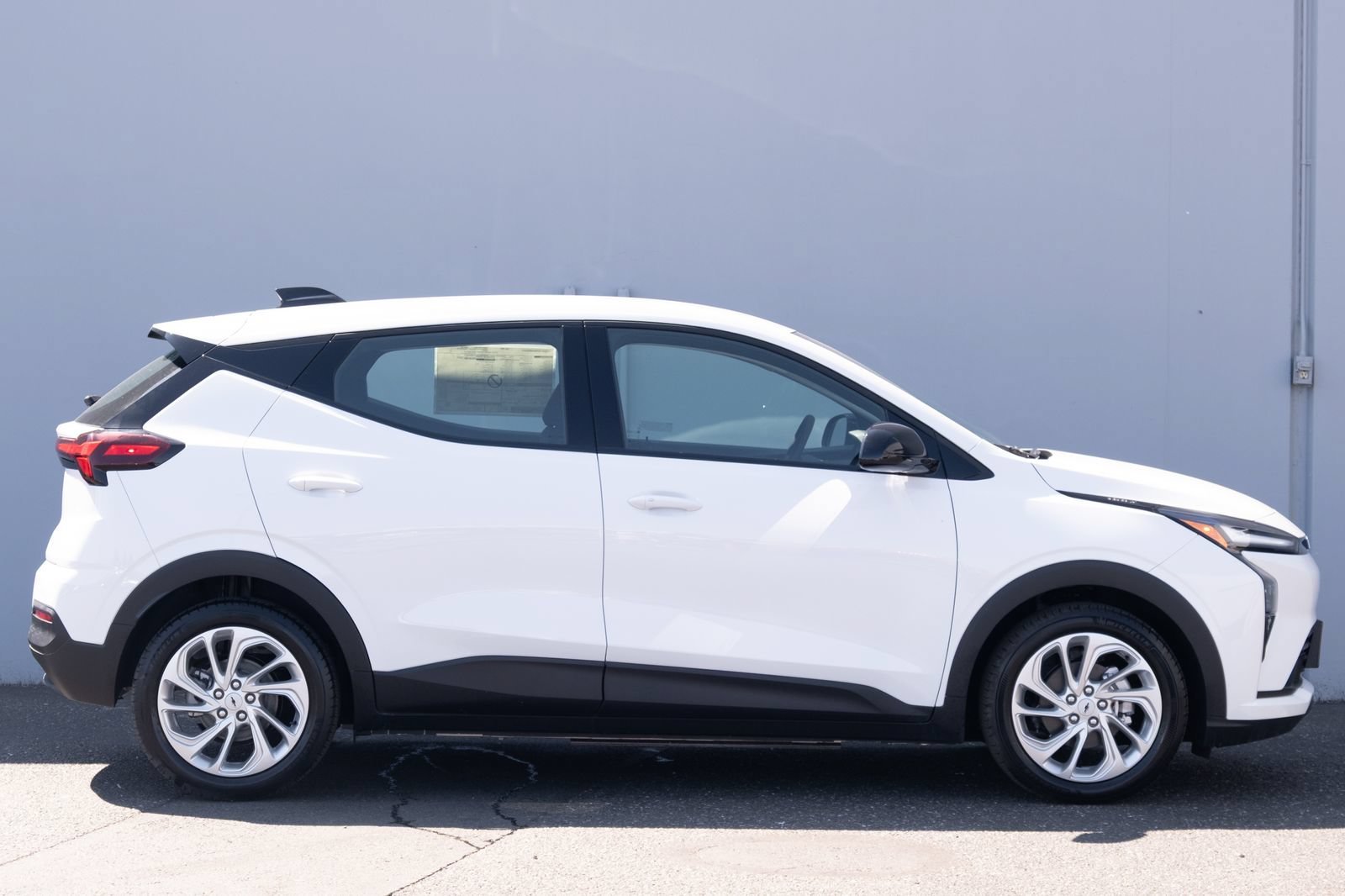 New 2027 Summit White Chevrolet LT image 24