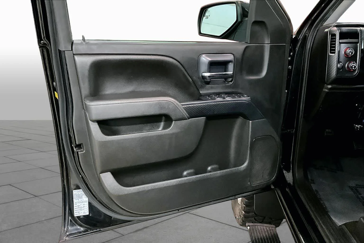 Used 2015 Onyx Black GMC SLE image 22