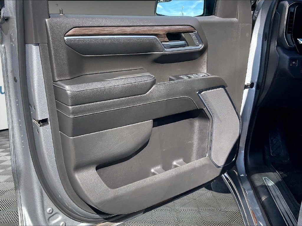 Used 2023 Sterling Gray Metallic Chevrolet LT image 9