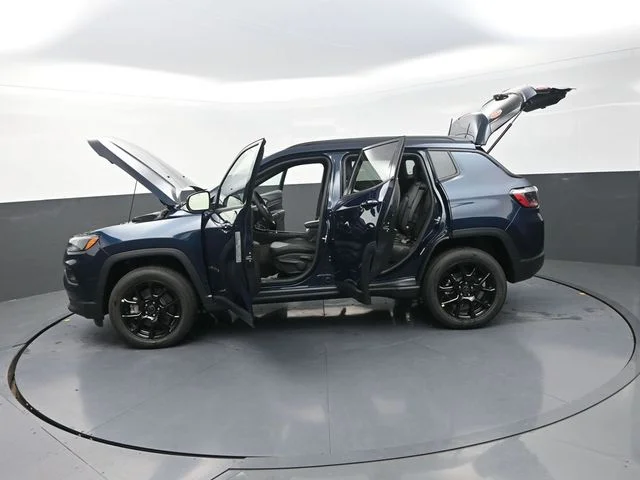 New 2026 Fathom Blue Pearl Coat Jeep Latitude image 32