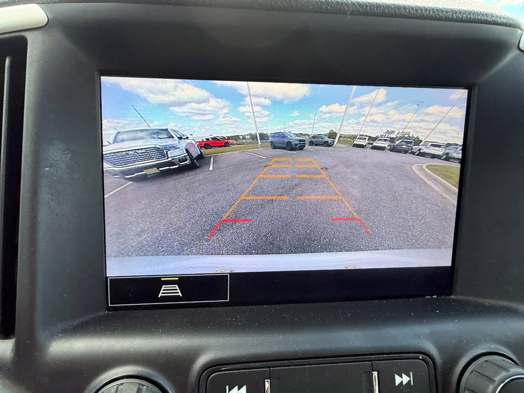 Used 2022 White GMC SLT image 15