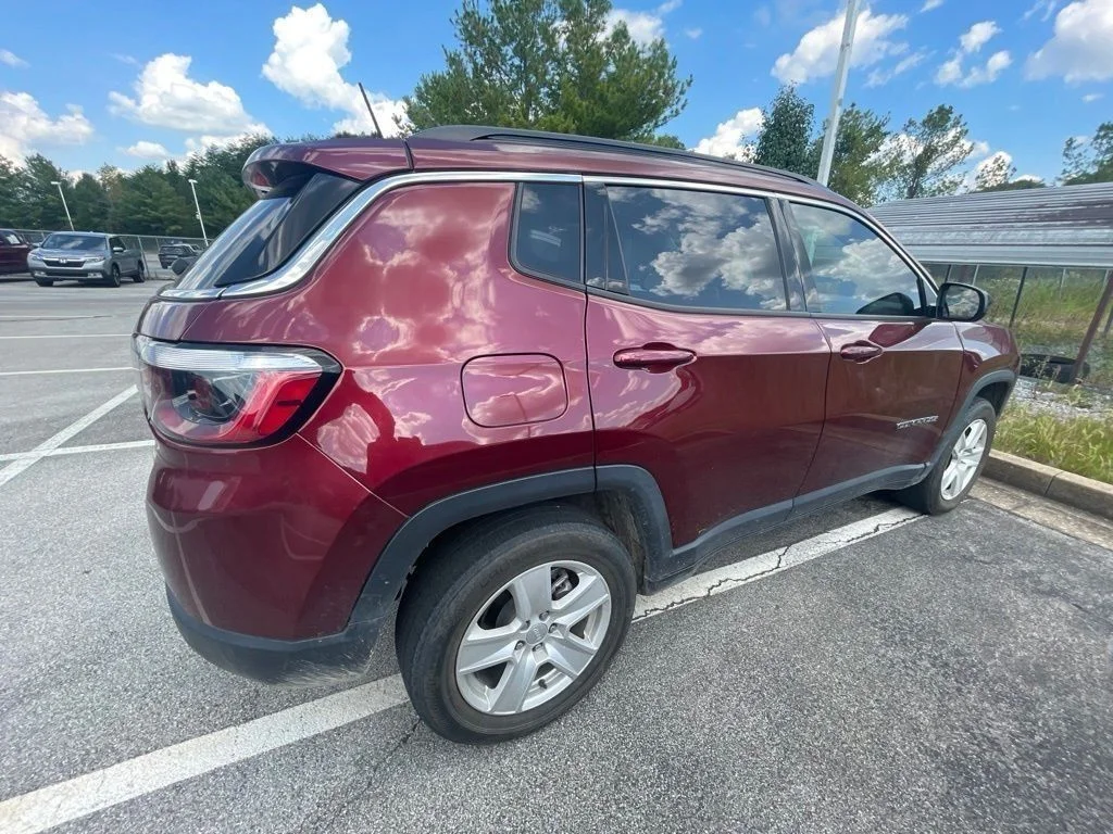 Used 2022 Red Jeep Latitude image 8