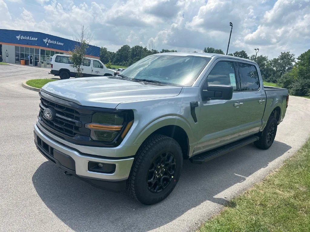 New 2026 Silver Ford XLT image 4