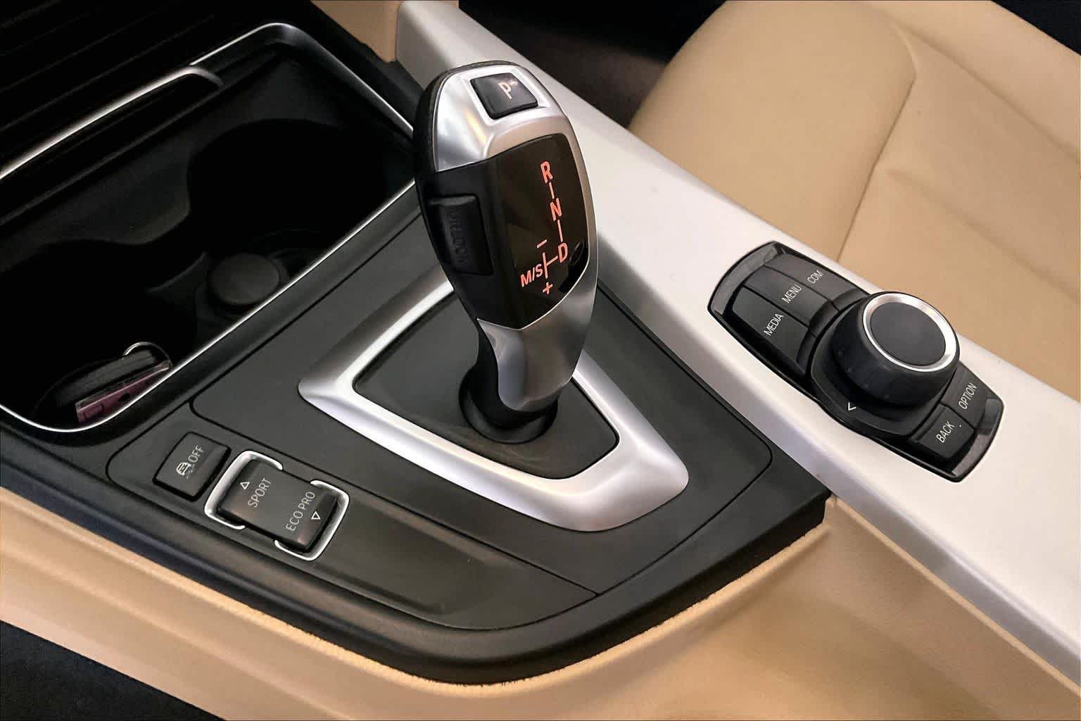 Used 2018 Glacier Silver Metallic BMW 320i image 15