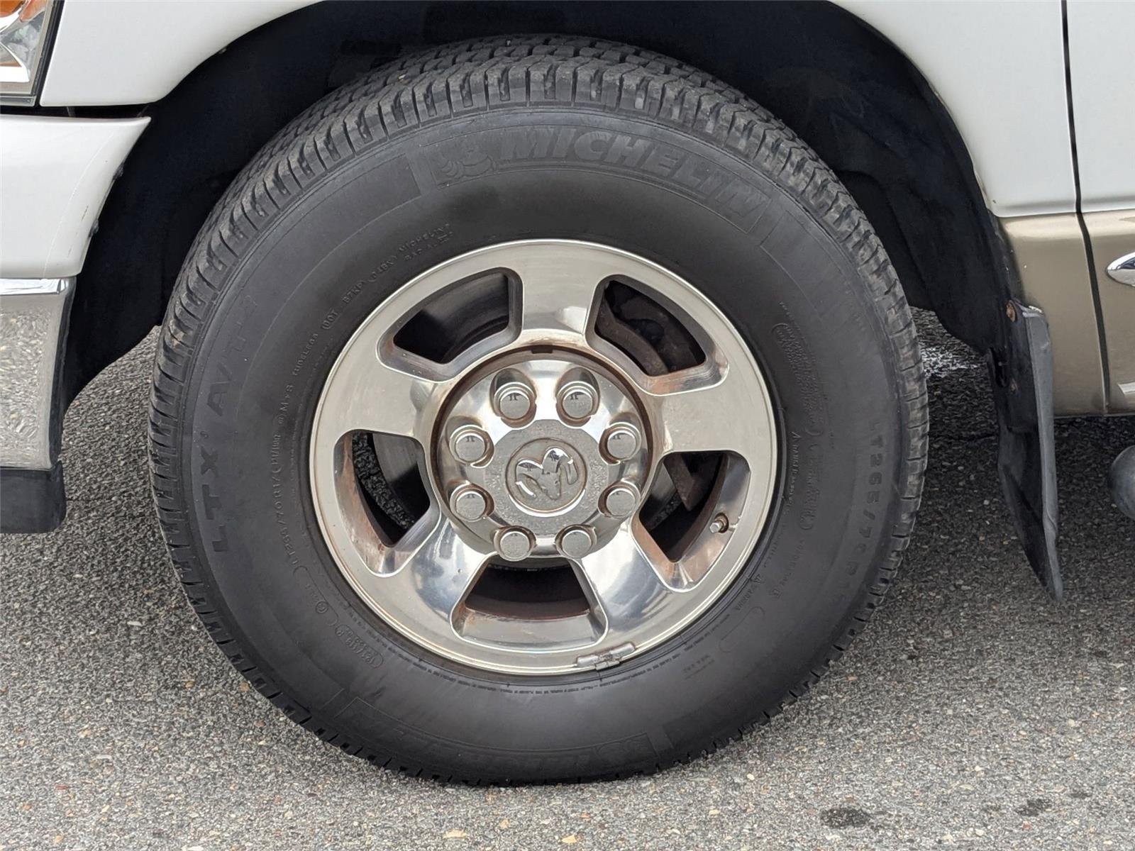 Used 2008 Bright White Dodge SXT image 9