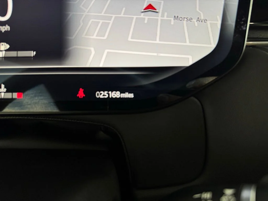 Used 2023 Fuji White Land Rover SE image 20
