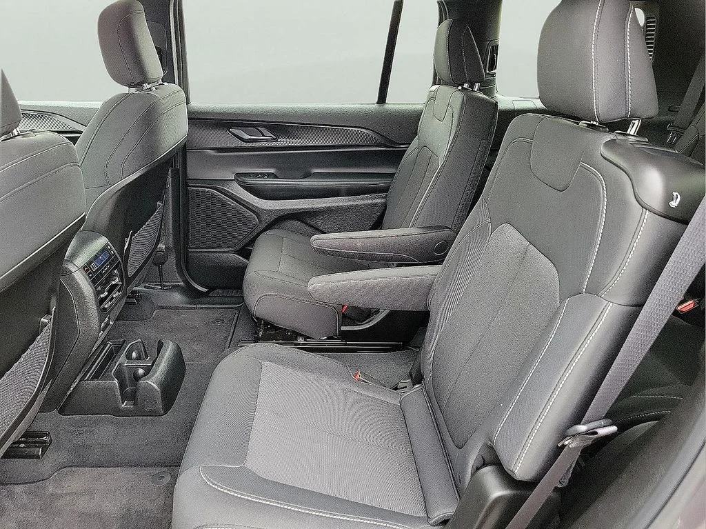 2025 Jeep Grand Cherokee L Laredo - Photo 13